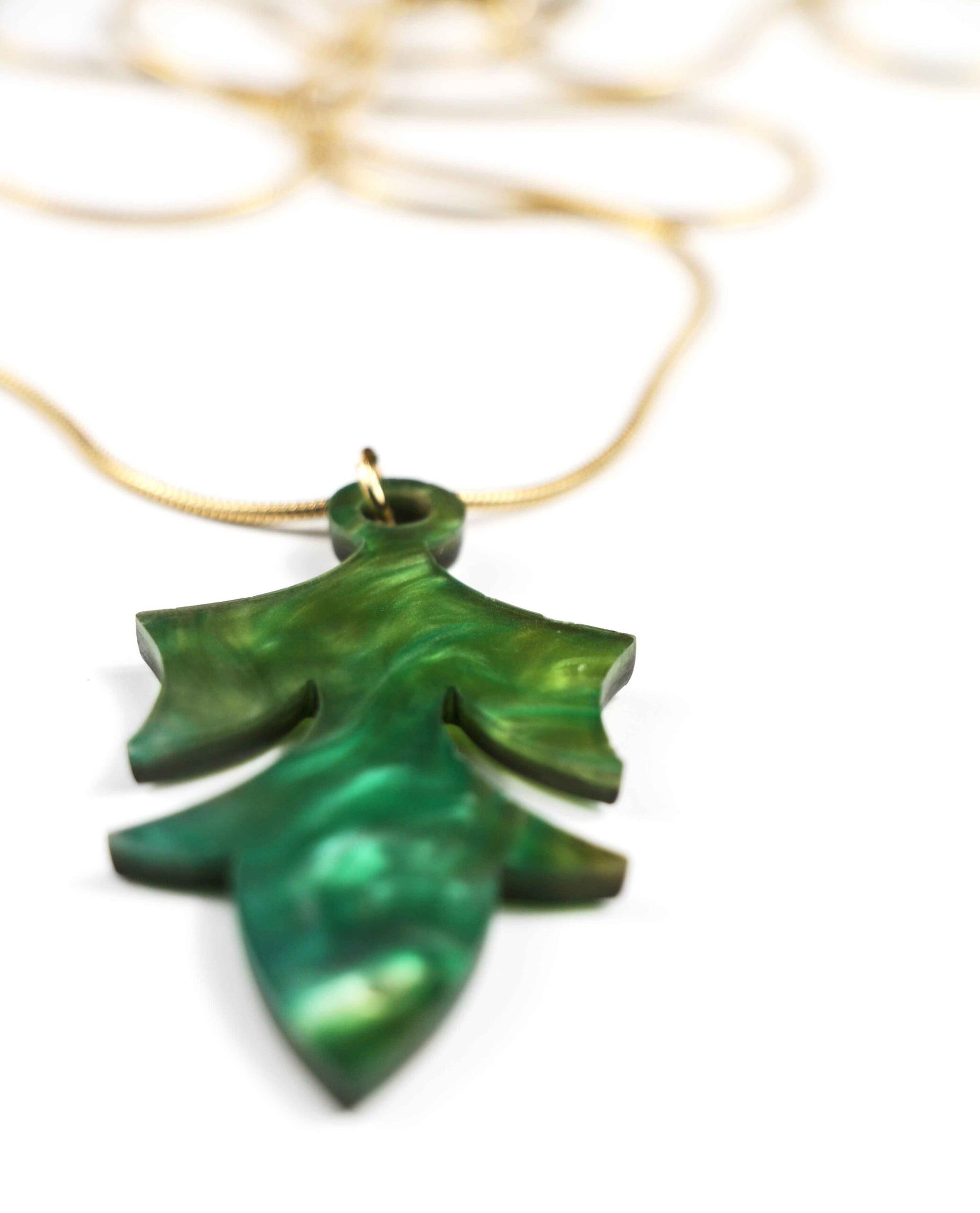 Collar mármol verde y amarillo: Elegancia y Frescura para un Look Vibrante-1